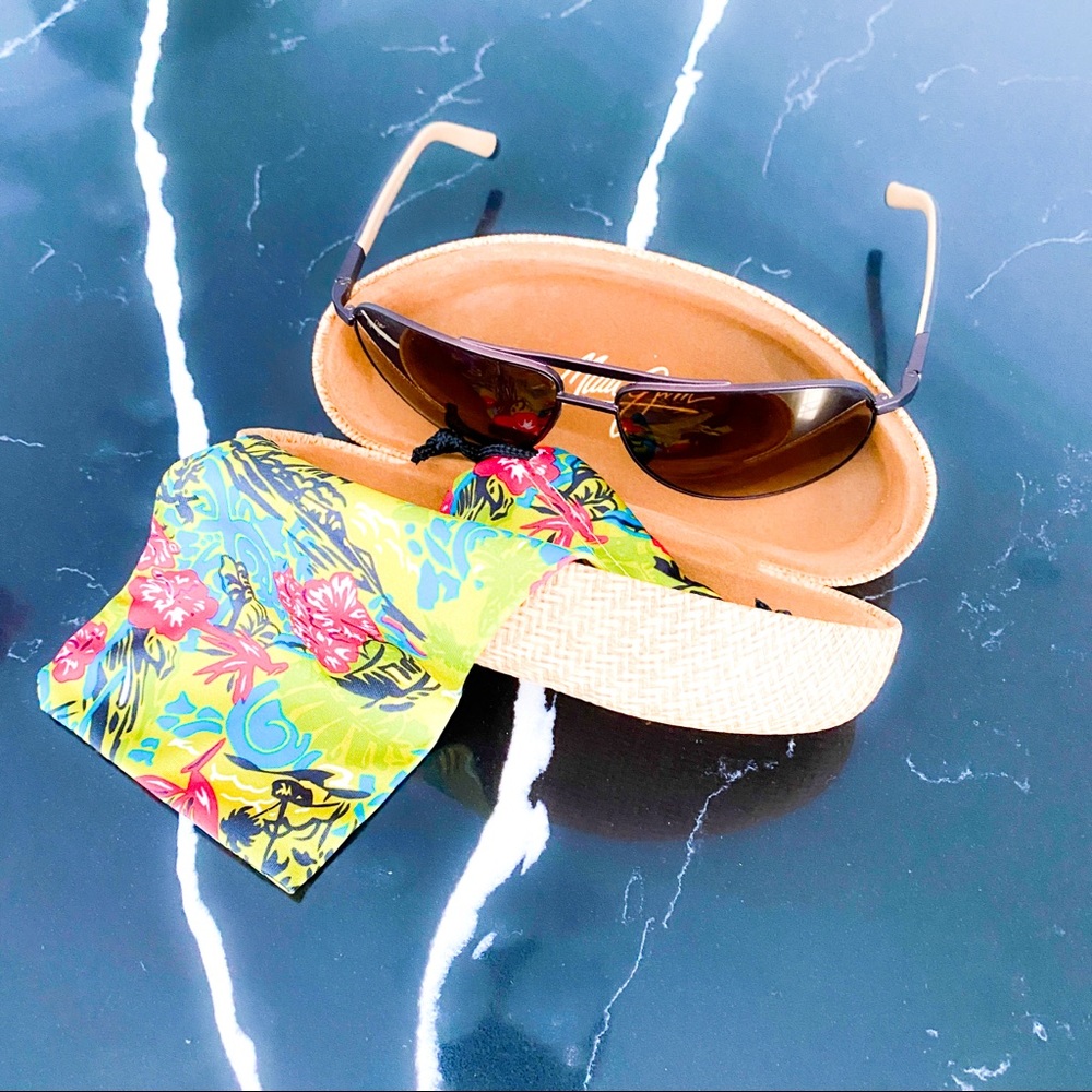 Maui Jim Leeward Coast Polarized Sunglasses made in Italy.  Clam shell included.